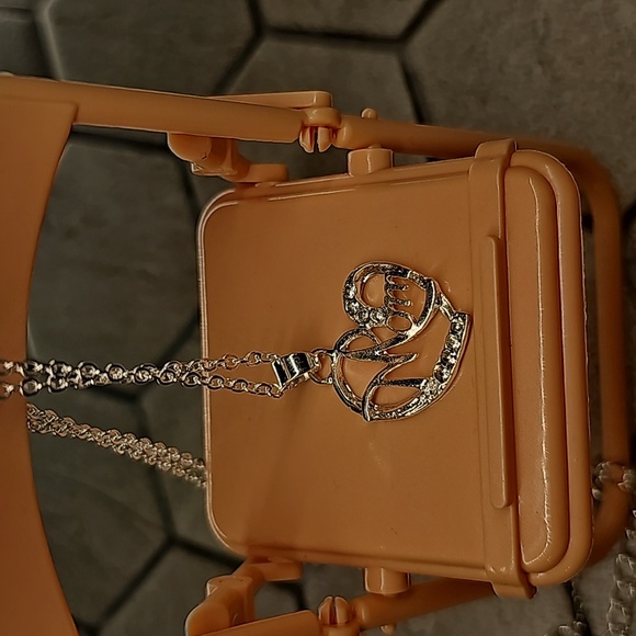 Mom Necklace - Picture 1 of 4